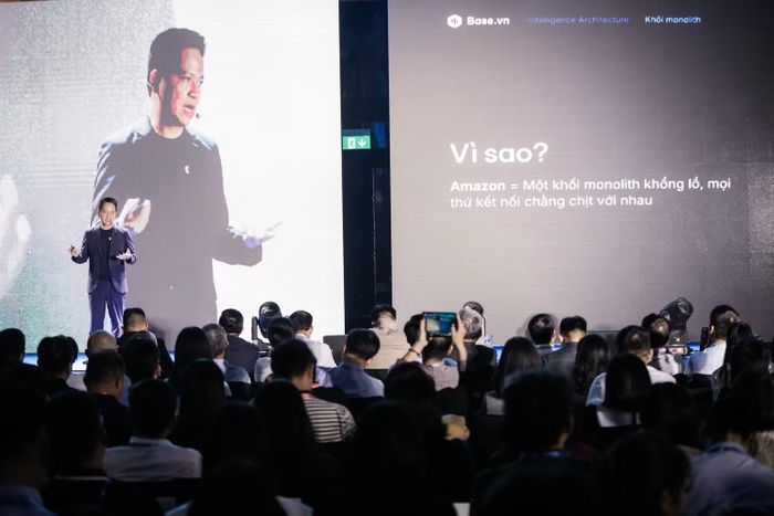 Chủ tịch Base.vn Phạm Kim Hùng tại sự kiện Enterprise AI Summit 2026.
