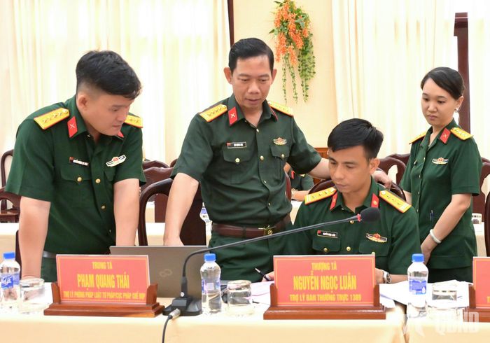  Đoàn công tác 1389 Bộ Quốc phòng kiểm tra tại Bộ CHQS tỉnh Đồng Tháp. Ảnh: QUANG ĐỨC