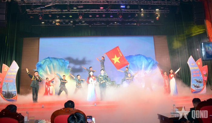 Phần thi tuyên truyền viên trẻ xuất sắc của đội thi Quân chủng Phòng không - Không quân được chọn công diễn tại buổi bế mạc.