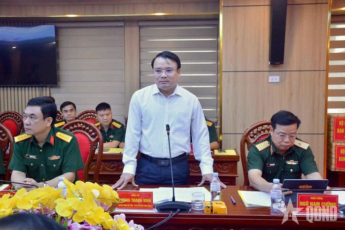 Đồng chí Phùng Thành Vinh, Phó chủ tịch UBND tỉnh Nghệ An phát biểu.