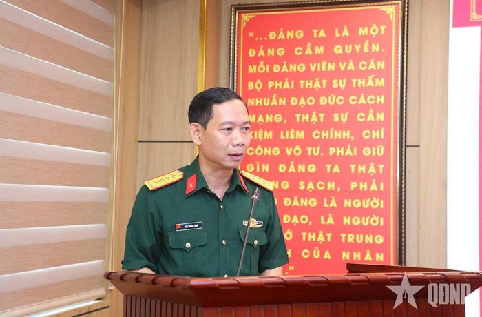 Đại tá Bùi Hoàng Anh, Phó cục trưởng Cục Pháp chế Bộ Quốc phòng báo cáo tổng hợp kết quả kiểm tra.