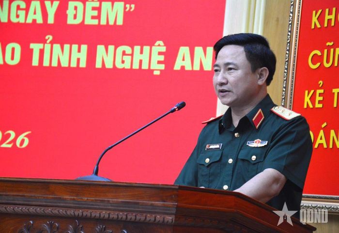 Trung tướng Đoàn Xuân Bường phát biểu tại hội nghị.