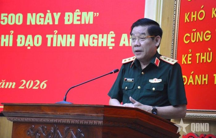Thượng tướng Nguyễn Văn Gấu phát biểu chỉ đạo. 