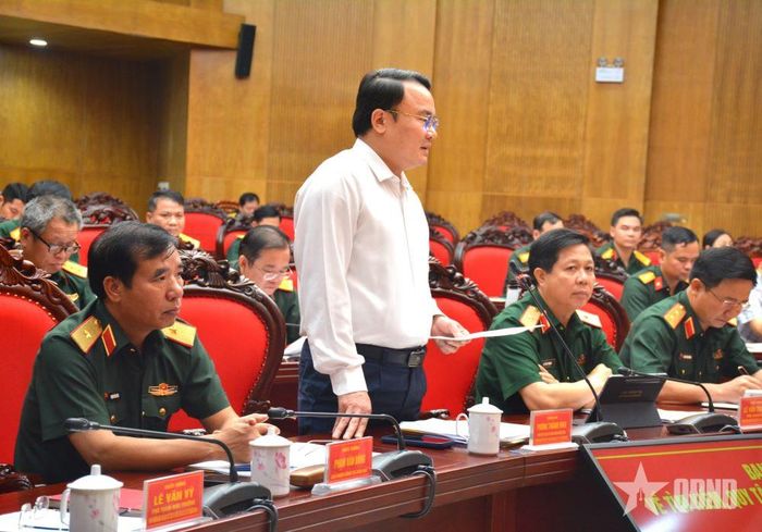  Đồng chí Phùng Thành Vinh phát biểu tại hội nghị. 