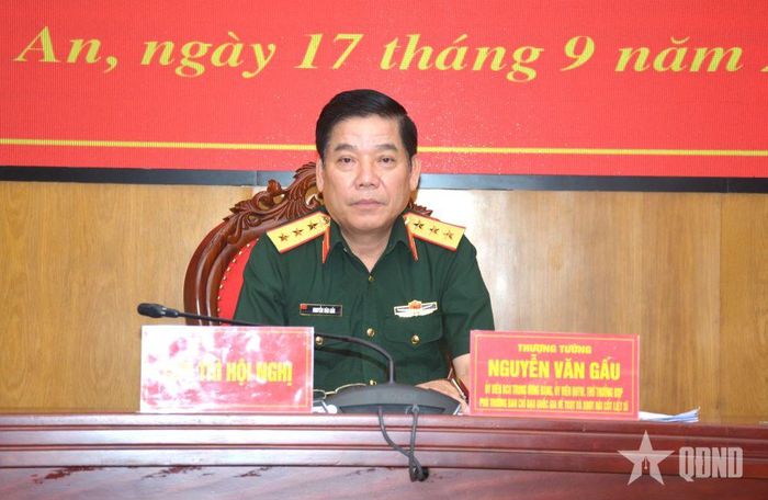  Thượng tướng Nguyễn Văn Gấu chủ trì buổi làm việc. 