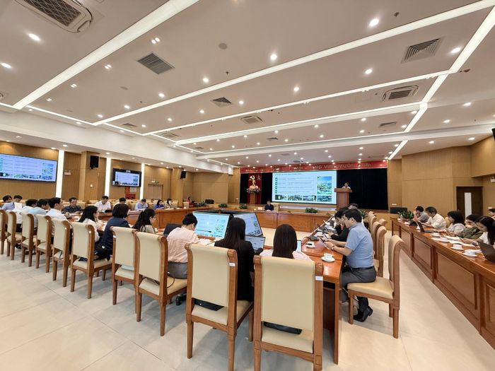  Quang cảnh hội nghị về chuyển đổi năng lượng xanh, giảm phát thải khí nhà kính trong lĩnh vực giao thông vận tải.   