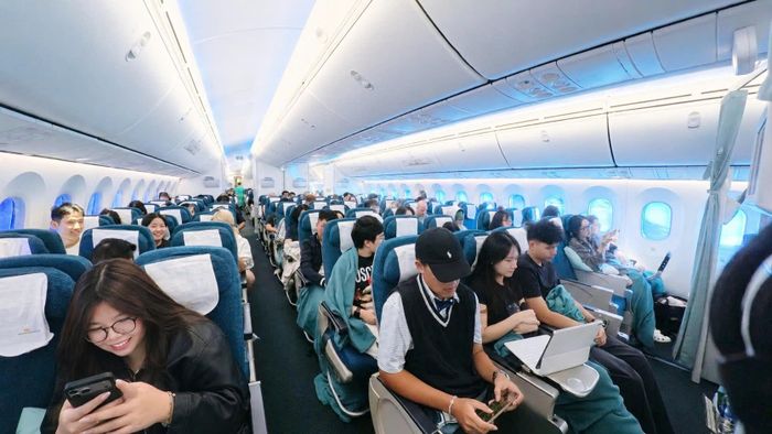  Vietnam Airlines thực hiện Chuyến bay thử thách bền vững (Showcase Flight 2026) bằng Boeing 787-9, đưa các thay đổi trong khai thác, dịch vụ và chuỗi di chuyển vào khuôn khổ The Aviation Challenge (TAC) 