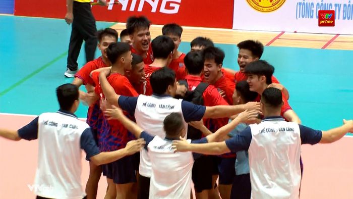 Niềm vui của các thành viên U23 Thể Công - Tân Cảng khi giành thắng lợi ở chung kết nam. Ảnh chụp màn hình 