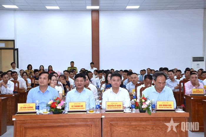 Các đại biểu dự hội nghị.