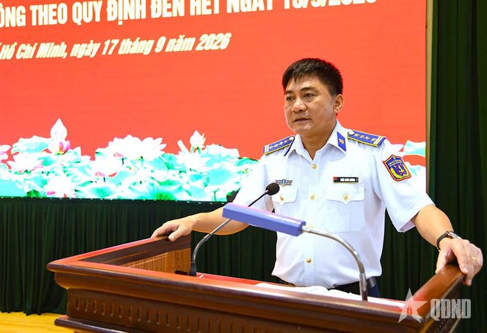 Đại tá Trần Xuân Lương chủ trì hội nghị.