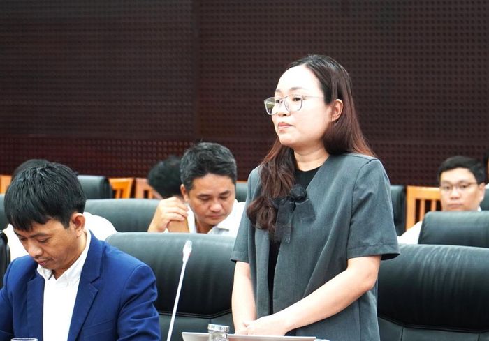Một DN đề xuất tháo gỡ các khó khăn, vướng mắc liên quan đến SXKD tại buổi đối thoại.