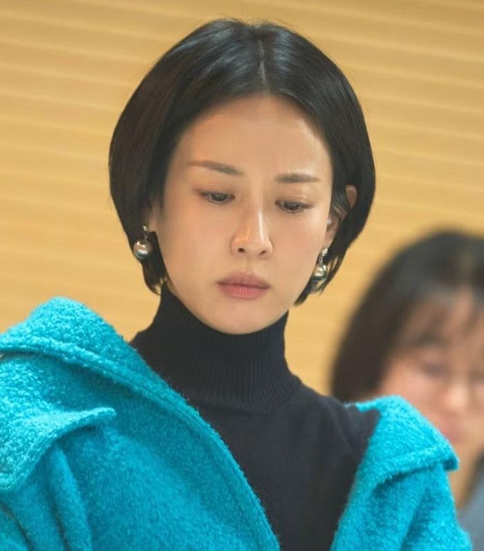 Bạn diễn của Kim Hye Soo là Cho Yeo Jeong đứng ở vị trí thứ hai, với chỉ số danh tiếng thương hiệu tăng 70,85% so với tháng trước.