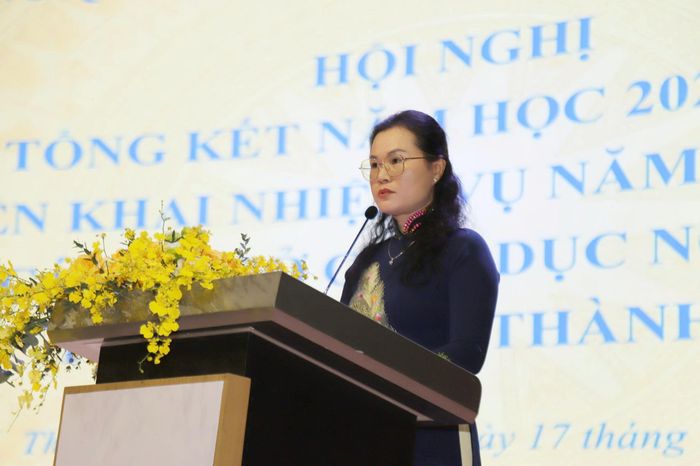  Bà Lê Thụy Mỵ Châu, Phó Giám đốc Sở GD-ĐT TPHCM phát biểu tại hội nghị. Ảnh: Đặng Trinh 
