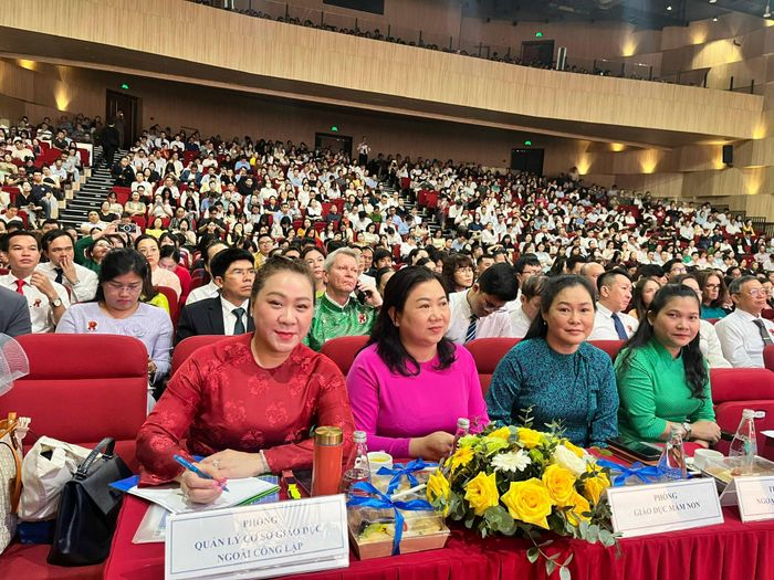  Lãnh đạo, đại diện các phòng, ban Sở GD-ĐT TPHCM tham dự hội nghị. Ảnh: Đặng Trinh 