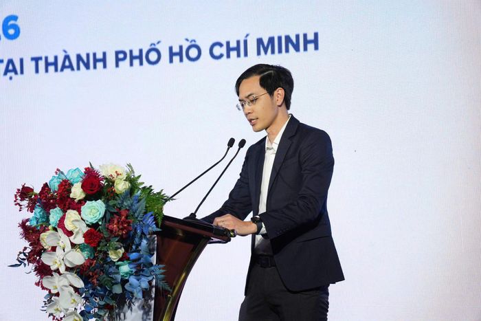  PGS.TS Nguyễn Hữu Huân, Phó Chủ tịch Cơ quan điều hành VIFC-HCMC chia sẻ tại diễn đàn. Ảnh: THANH DUNG 