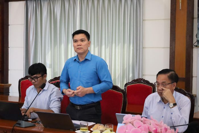 Đại biểu nêu ý kiến tại hội nghị