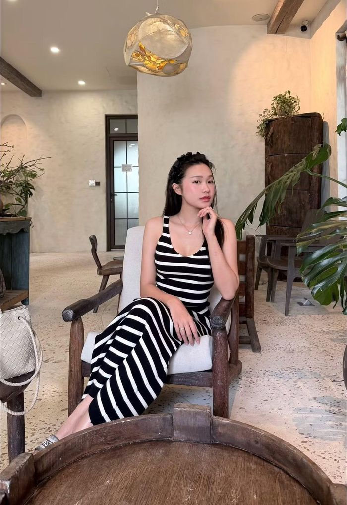 Điều khiến nhiều người chú ý chính là nhan sắc của Doãn Hải My dường như ngày càng thăng hạng theo thời gian. Sau 3 năm kết hôn và sinh con trai đầu lòng, cô vẫn giữ được đường nét thanh tú, thần thái rạng rỡ cùng vẻ ngoài tràn đầy sức sống. Ảnh: FB Doan Hai My