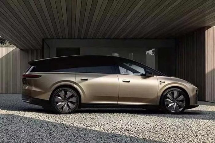 Kết hợp với hệ thống đánh lái điện tử và đánh lái bánh sau, mẫu xe SUV thuần điện này có bán kính quay vòng nhỏ nhất 5,3 m, mang lại sự thuận tiện trong quá trình sử dụng hàng ngày. Điểm nhấn của mẫu xe Trung Quốc này chính là hệ số lực cản không khí cực thấp, chỉ 0,215 Cd.