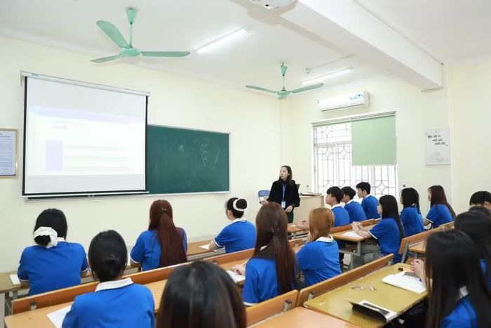 Sinh viên Trường Đại học Thủy lợi. Ảnh: NTCC