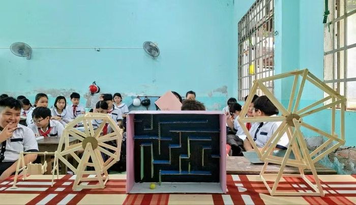 Sản phẩm STEM của học sinh Tiểu học. Ảnh: TN.