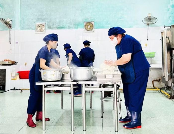 Bếp ăn đảm bảo sạch sẽ, an toàn.
