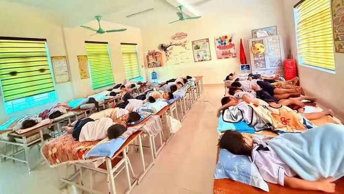 Sau ăn, học sinh vệ sinh cá nhân và nghỉ trưa.