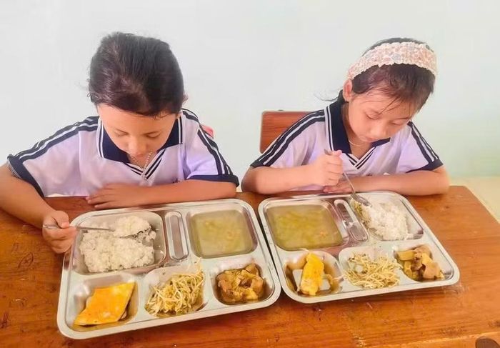 Nhà trường tăng cường phối hợp phụ huynh để công tác bán trú được minh bạch, an toàn cho học sinh.