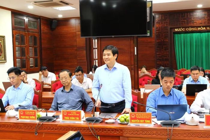 Vụ trưởng Vụ Giáo dục phổ thông, Bộ GD&ĐT trao đổi tại buổi làm việc. (Ảnh: Thành Tâm)