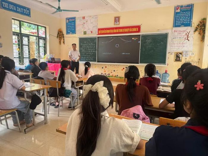 Một buổi học của thầy trò Trường PTDTBT THCS Mường Nhé.