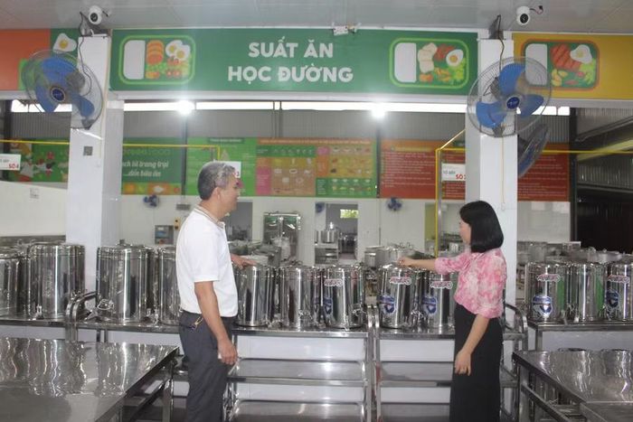 Các cơ sở cung cấp suất ăn trên địa bàn tỉnh cũng tích cực phối hợp với các nhà trường để hoàn thành các bước theo đúng quy trình.