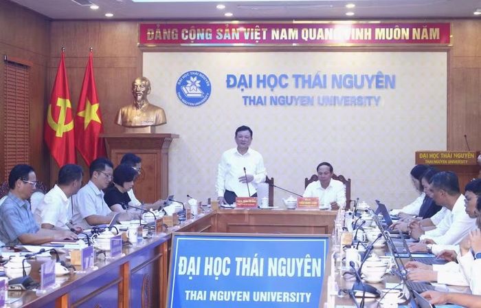 Quang cảnh buổi làm việc.