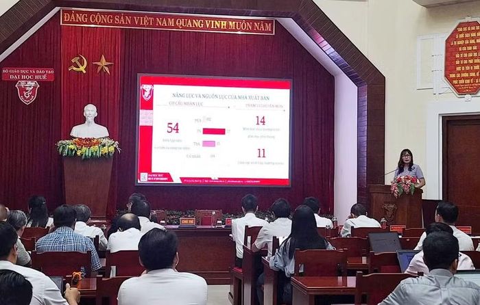 PGS.TS Đỗ Thị Xuân Dung, Phó Giám đốc Đại học Huế phát biểu.