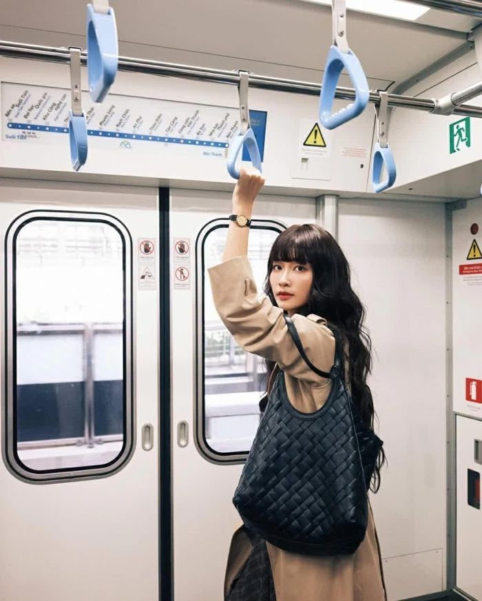 Diễn viên Khả Ngân đẹp nhẹ nhàng.