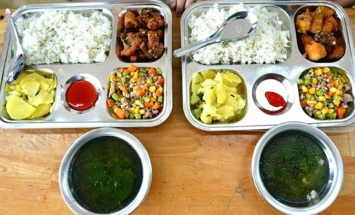 Bữa ăn bán trú của học sinh Trường Tiểu học Kim Bài (xã Thanh Oai) ngày 11/9/2026. (Ảnh: Lê Nguyễn)