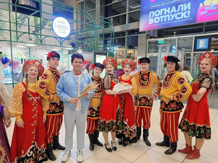 Tác giả trải nghiệm văn hóa Nga. (Ảnh: NVCC)