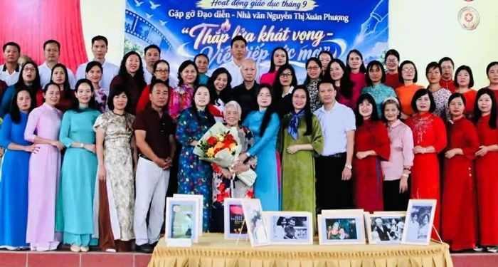 Đạo diễn Xuân Phượng tham dự hoạt động tại Tuyên Quang. (Ảnh: Đức Thắng)
