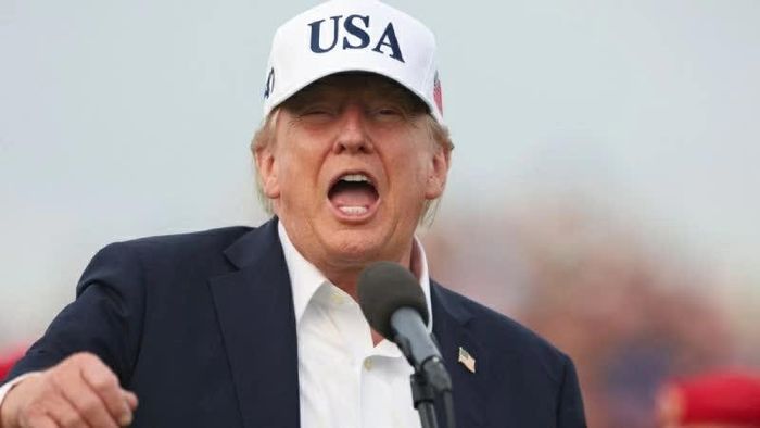 Tổng thống Mỹ Donald Trump cảnh báo có thể áp thuế lên các nước châu Âu vì việc đưa Canada thành thành viên liên kết. (Nguồn: The Standard)