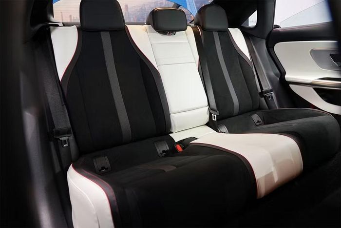 Hàng ghế phía sau của CLA 200 Electric - Ảnh: Vĩnh Nam