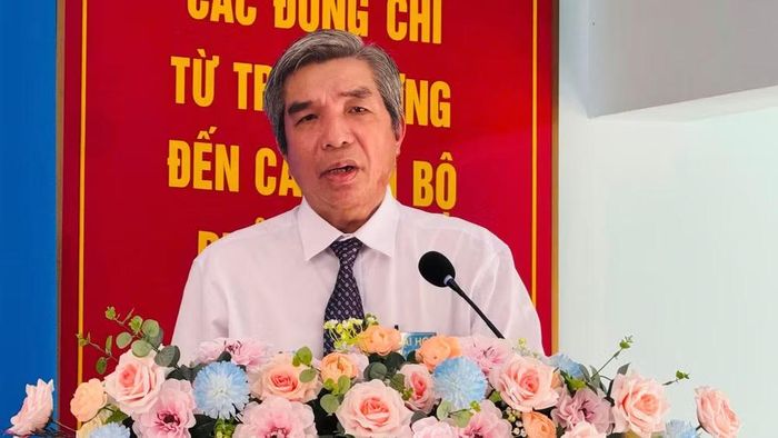 Ông Nguyễn Phương Trình - Ủy viên Ban Chấp hành Hội Đông y Việt Nam, Chủ tịch Hội Đông y tỉnh Vĩnh Long phát biểu về tầm quan trọng và sự cần thiết của Đông y. (Ảnh: Trí Trần)
