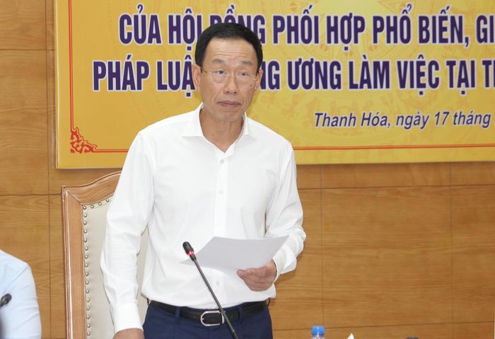 Phó Chủ tịch UBND tỉnh Thanh Hóa Lê Quang Hùng, Chủ tịch Hội đồng phối hợp PBGDPL tỉnh phát biểu tại chương trình làm việc (Ảnh: Thiên Ý).