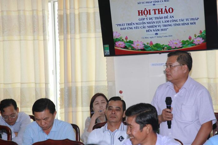 Ông Đặng Minh Pháp - Phó Bí thư Đảng uỷ, Chủ tịch UBND xã An Trạch, phát biểu góp ý tại Hội thảo (Ảnh: T.N).