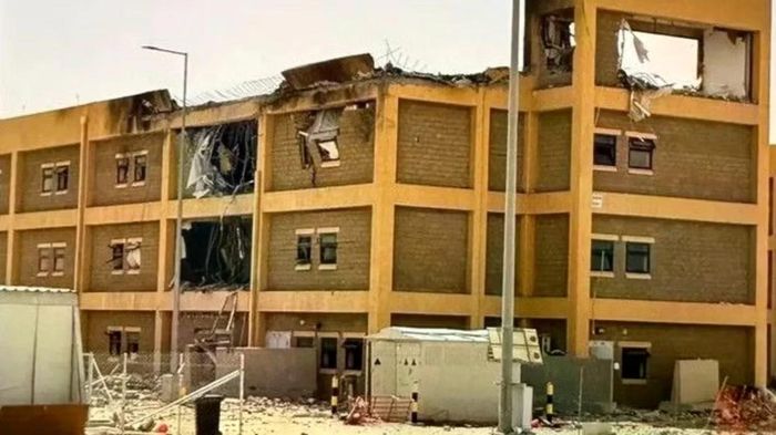 Một tòa nhà tại Trại Arifjan ở Kuwait bị hư hại. (Ảnh: CBS News)