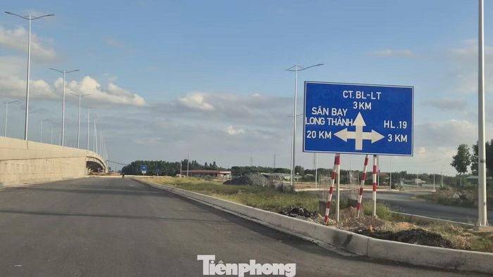Dự án nâng cấp mở rộng đường 25B cùng với dự án xây dựng đường 25C (từ Hương lộ 19 đến Quốc lộ 51) đang đồng thời triển khai thi công là 2 dự án được Đồng Nai thực hiện tạo 2 trục giao thông kết nối từ sân bay Long Thành đến TPHCM và ngược lại.