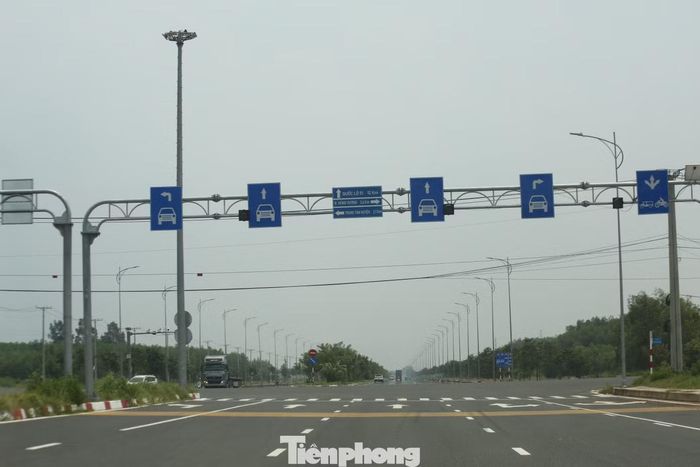 Đoạn từ Trung tâm hành chính phường Nhơn Trạch đến đường Vành đai 3 - TPHCM, nút giao ĐT769 đã cơ bản hoàn thành tất cả các hạng mục, đem lại diện mạo mới với một tuyến đường hiện đại, quy mô 10 làn xe.