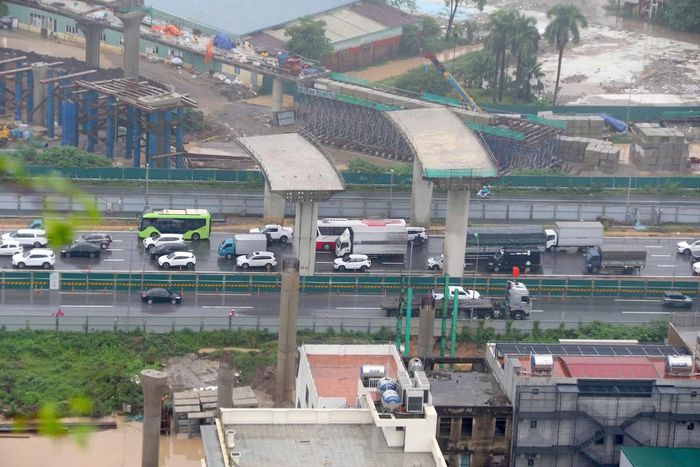 Cao tốc đại lộ Thăng Long ùn ú kéo dài