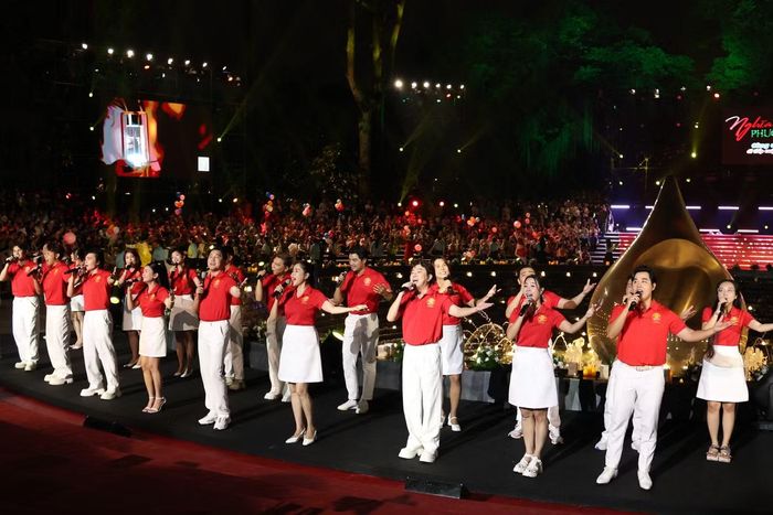 Đội Tình nguyện viên nghệ sĩ TPHCM cùng gửi đến một tiết mục ý nghĩa.