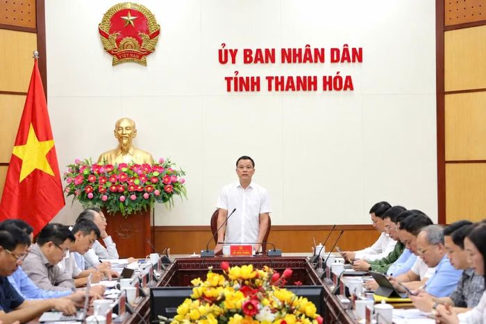 Chủ tịch UBND tỉnh Thanh Hóa Tô Anh Dũng chủ trì cuộc họp ứng phó mưa lũ.