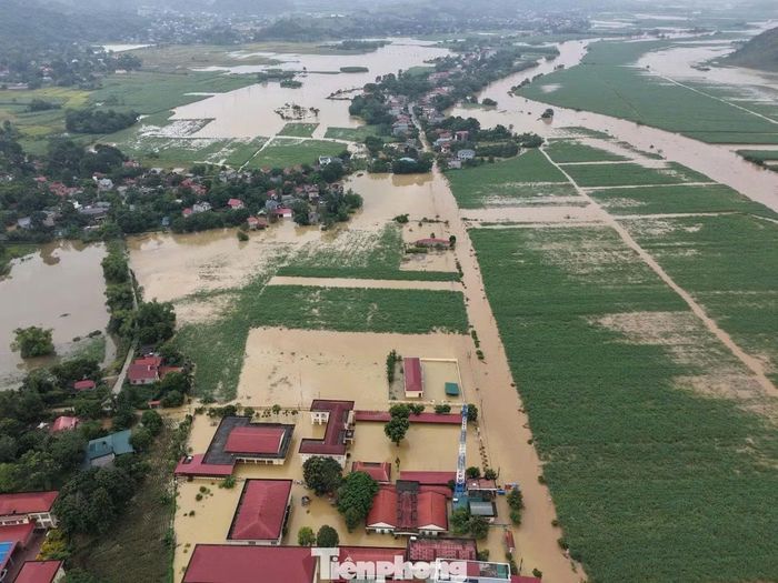Nhiều địa phương tại Thanh Hoá ngập sâu, chia cắt cục bộ.