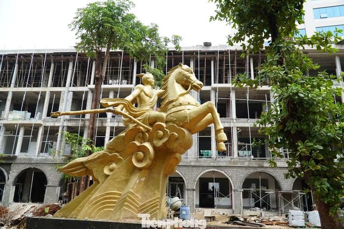 Trường Tiểu học Phù Đổng được đầu tư xây dựng với kinh phí hơn 108 tỷ đồng.