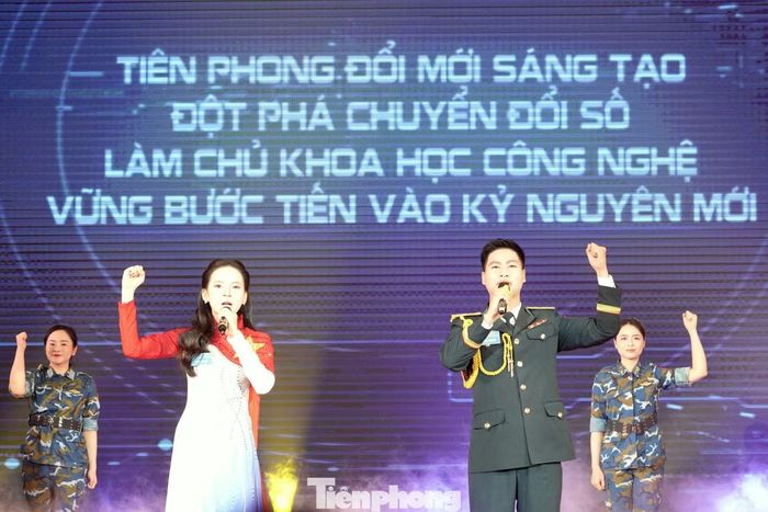 Đội thi Quân chủng Phòng không - Không quân công diễn phần thi tuyên truyền viên trẻ xuất sắc.